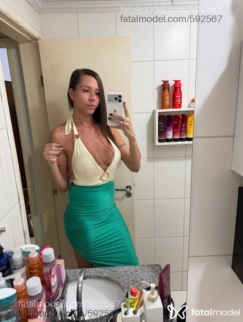 Acompanhante mulher trans com cabelo castanho de olhos mel em Franca - Alice Dias