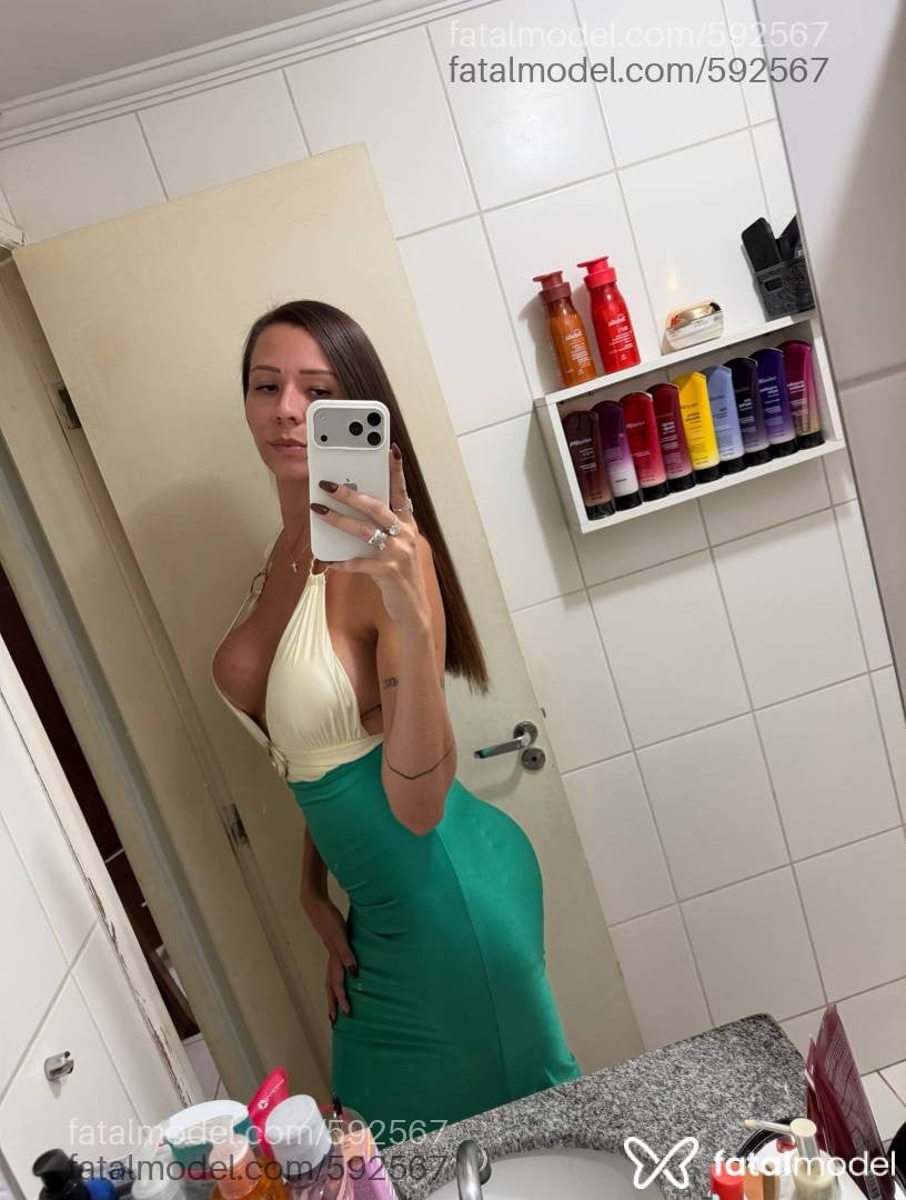 Acompanhante mulher trans com cabelo castanho de olhos mel em Franca - Alice Dias