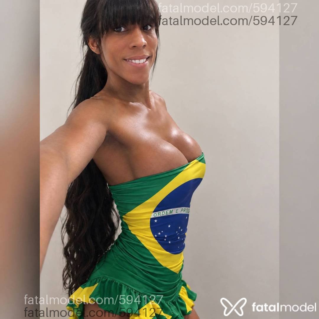 Acompanhante travesti morena (o) de olhos castanhos - Robertinha Acompanhante travesti morena (o) de olhos castanhos - Robertinha