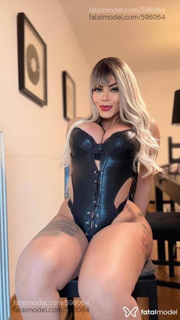 Acompanhante travesti loira (o) de olhos castanhos em Petrolina - Bella Hadid