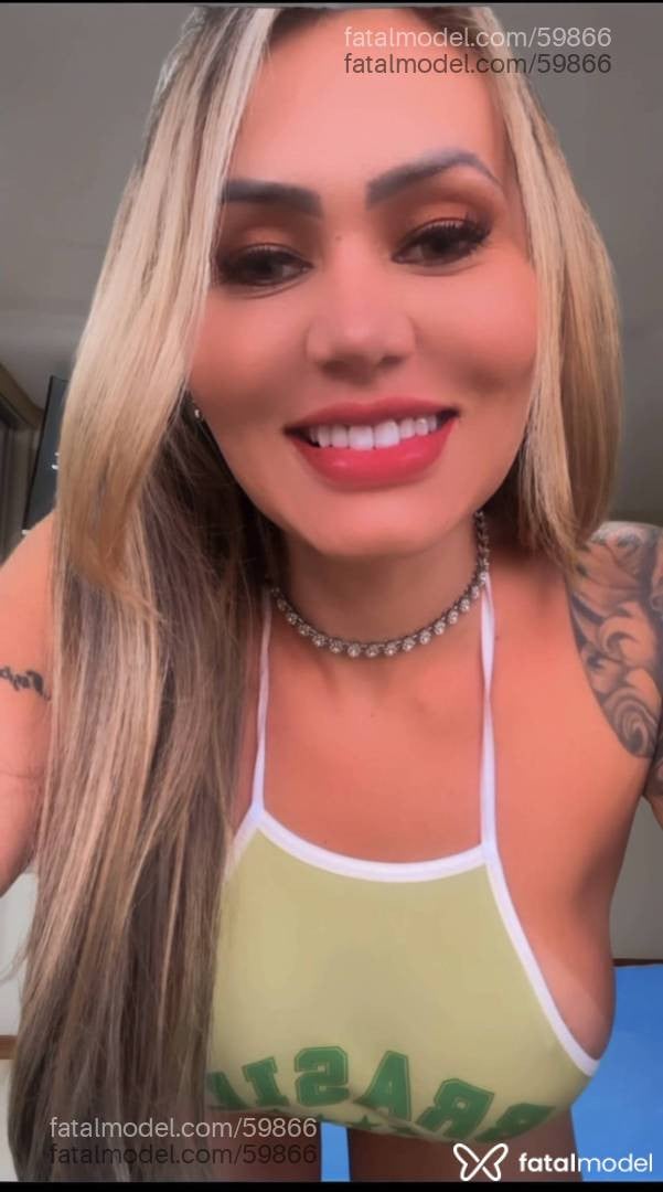 Acompanhante mulher loira (o) de olhos mel - Bia paulista