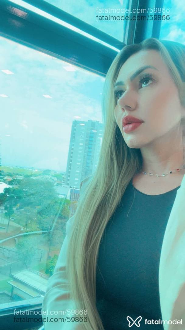 Acompanhante mulher loira (o) de olhos mel - Bia paulista