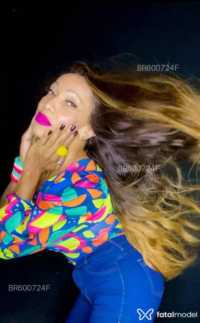 Acompanhante mulher trans com cabelo castanho de olhos mel em Araraquara - Paollacm