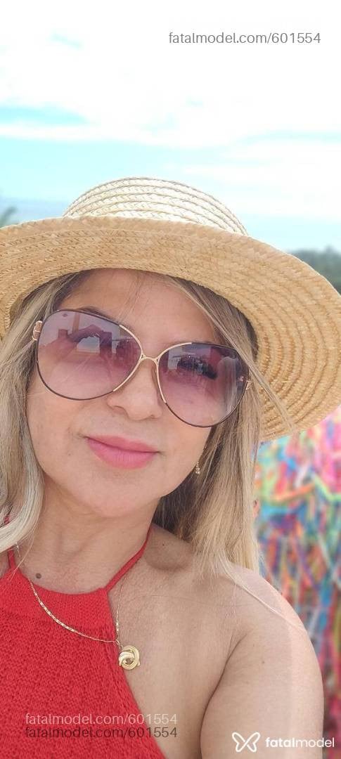 Acompanhante mulher loira (o) de olhos castanhos - Rafaela martinelle
