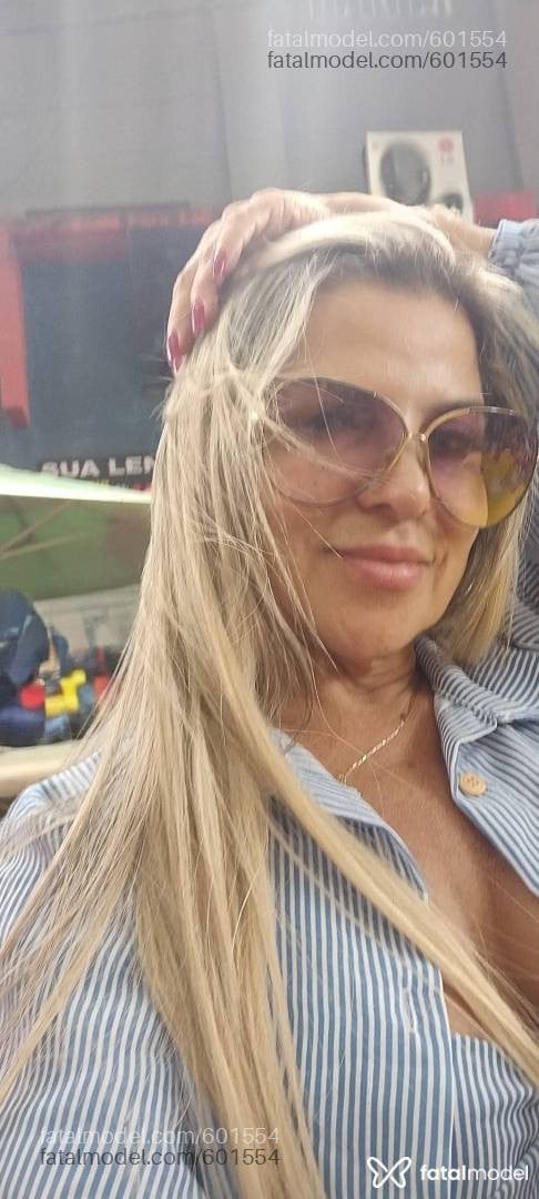 Acompanhante mulher loira (o) de olhos castanhos - Rafaela martinelle