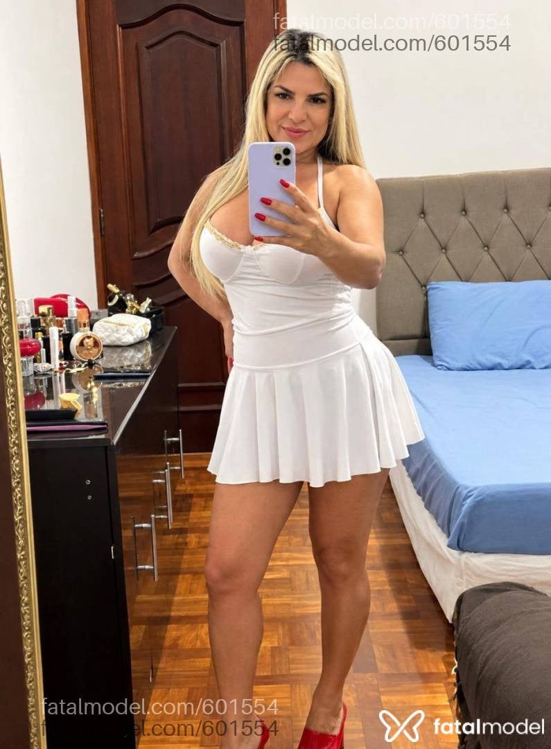 Acompanhante mulher loira (o) de olhos castanhos - Rafaela martinelle