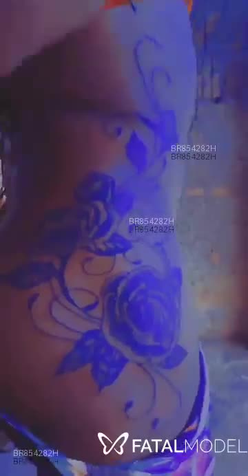 Acompanhante travesti com cabelo colorido de olhos castanhos em Adamantina - Jennifer vianna