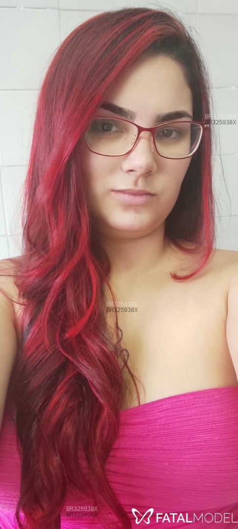 Acompanhante mulher com cabelo colorido de olhos castanhos em Ibiúna Acompanhante mulher com cabelo colorido de olhos castanhos em Ibiúna - Ingrid Nynffa