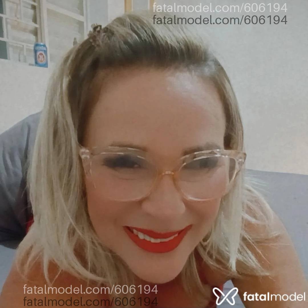 Acompanhante mulher loira (o) de olhos castanhos - Malú Ferraz