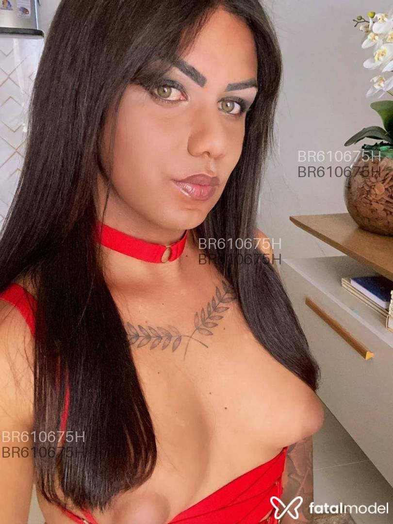 Acompanhante travesti com cabelo castanho de olhos verdes em Virtual - Yasmim fontes