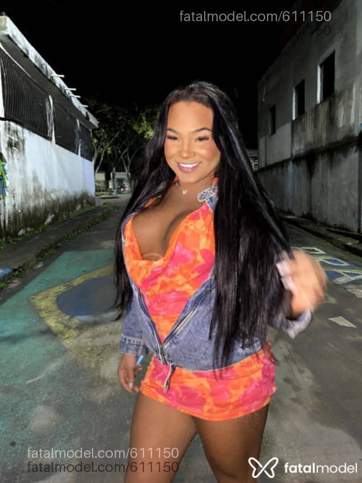 Acompanhante mulher trans morena (o) de olhos pretos - Japonega