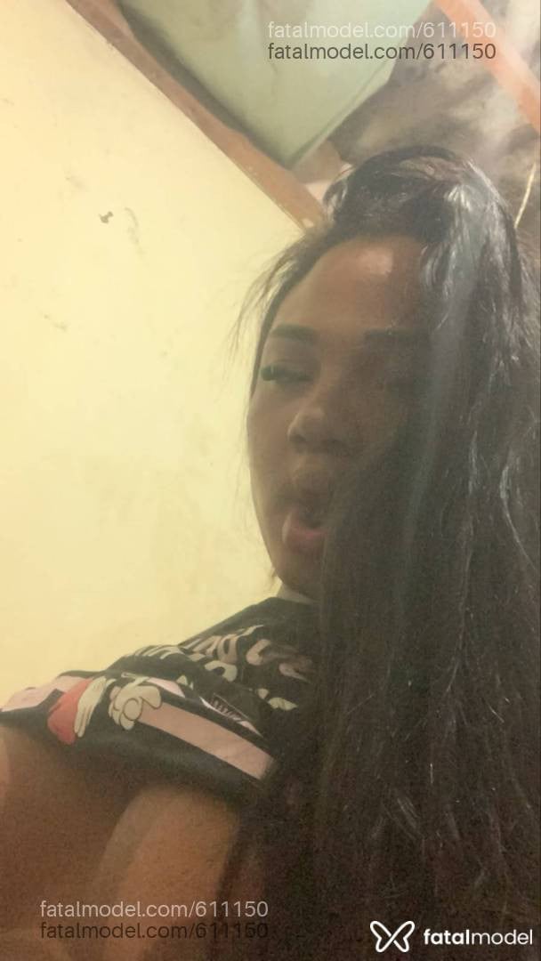Acompanhante mulher trans morena (o) de olhos pretos - Japonega