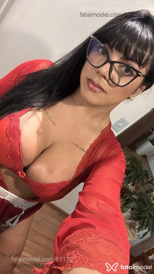Acompanhante mulher trans com cabelo castanho de olhos castanhos - MENCÍA