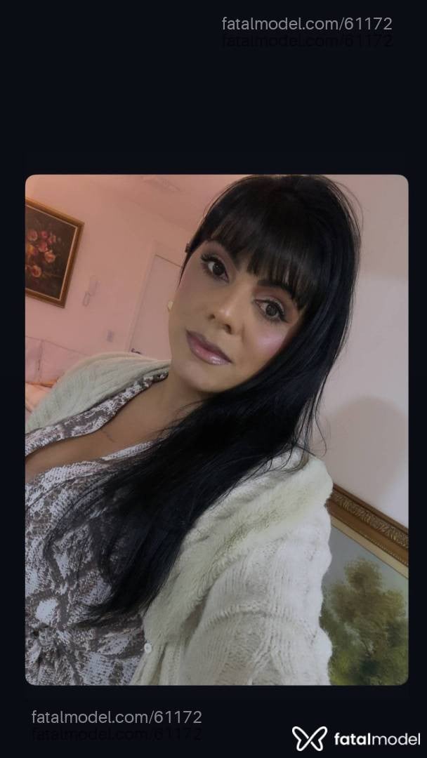 Acompanhante mulher trans com cabelo castanho de olhos castanhos - MENCÍA Acompanhante mulher trans com cabelo castanho de olhos castanhos - MENCÍA