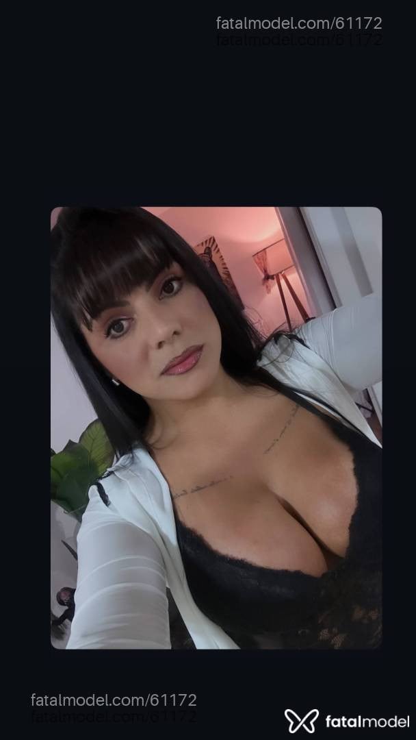 Acompanhante mulher trans com cabelo castanho de olhos castanhos - MENCÍA