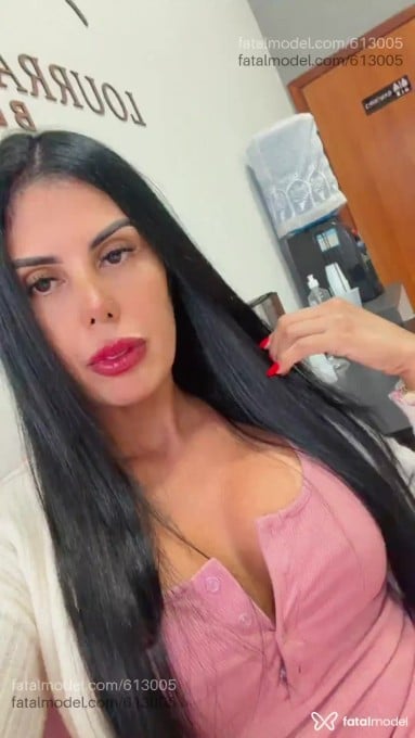 Acompanhante mulher com cabelo castanho de olhos mel em São Paulo - Larissa