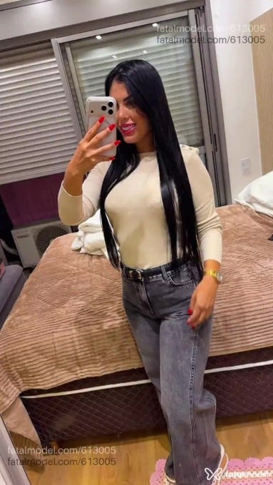 Acompanhante mulher com cabelo castanho de olhos mel em São Paulo - Larissa