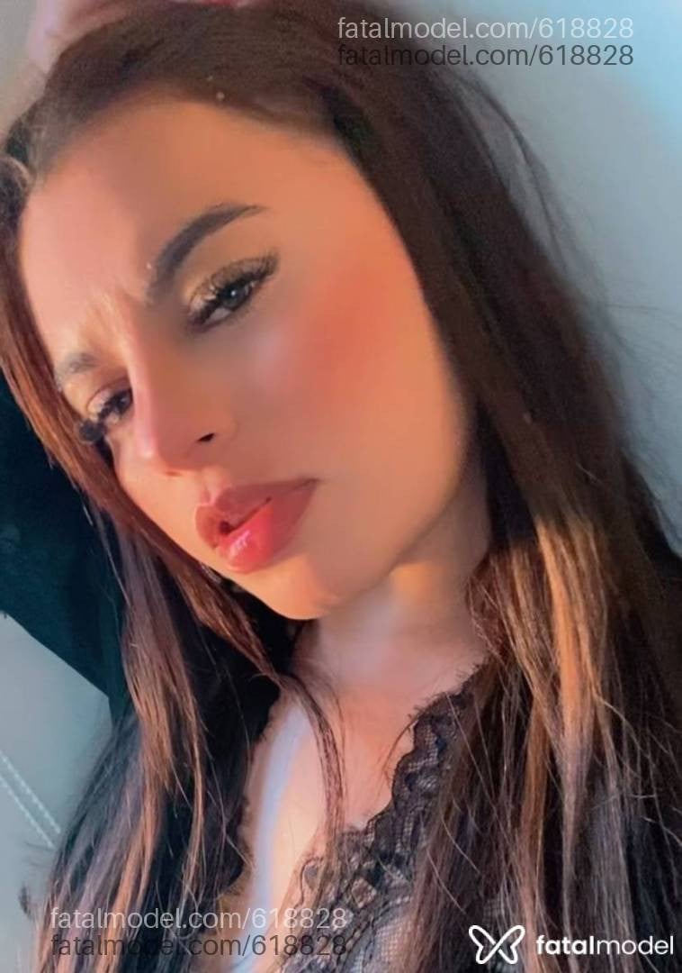 Acompanhante mulher com cabelo castanho de olhos castanhos - Júlia Fernandes