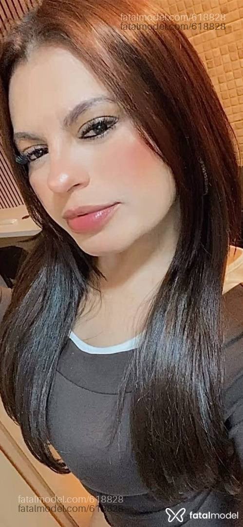 Acompanhante mulher com cabelo castanho de olhos castanhos - Júlia Fernandes