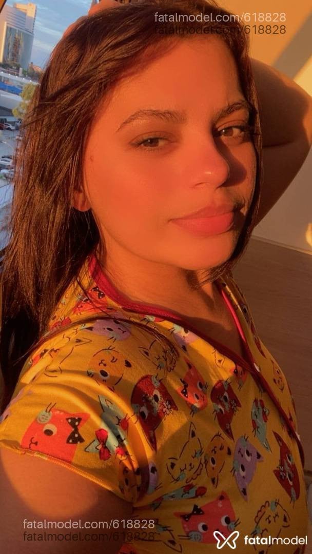 Acompanhante mulher com cabelo castanho de olhos castanhos em Campina Grande - Júlia Fernandes