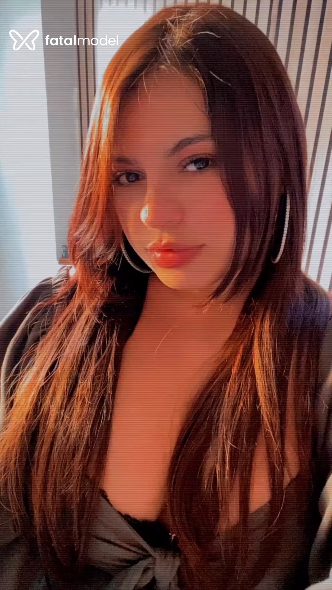 Acompanhante mulher com cabelo castanho de olhos castanhos - Júlia Fernandes Acompanhante mulher com cabelo castanho de olhos castanhos - Júlia Fernandes