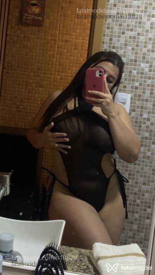 Acompanhante mulher com cabelo castanho de olhos castanhos - Júlia Fernandes