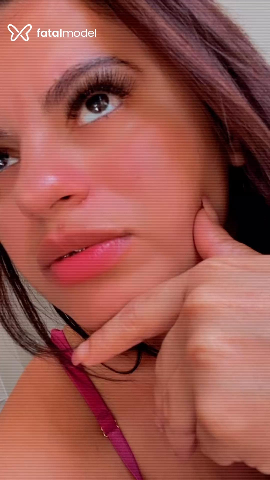 Acompanhante mulher com cabelo castanho de olhos castanhos - Júlia Fernandes Acompanhante mulher com cabelo castanho de olhos castanhos - Júlia Fernandes