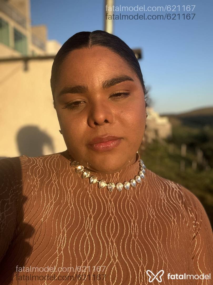 Acompanhante mulher trans ruiva (o) de olhos pretos - Brenda Duarte