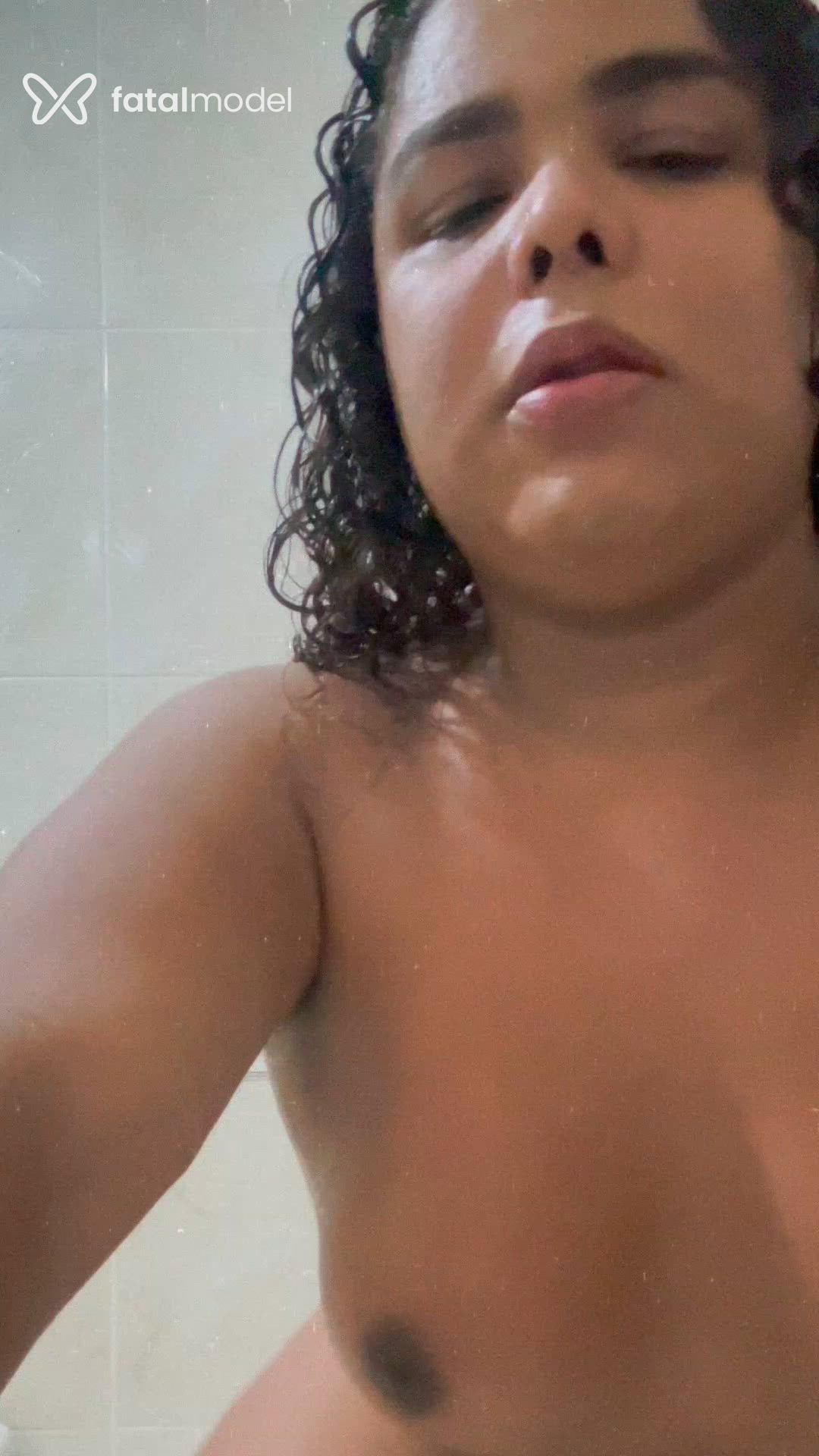 Acompanhante mulher trans ruiva (o) de olhos pretos - Brenda Duarte