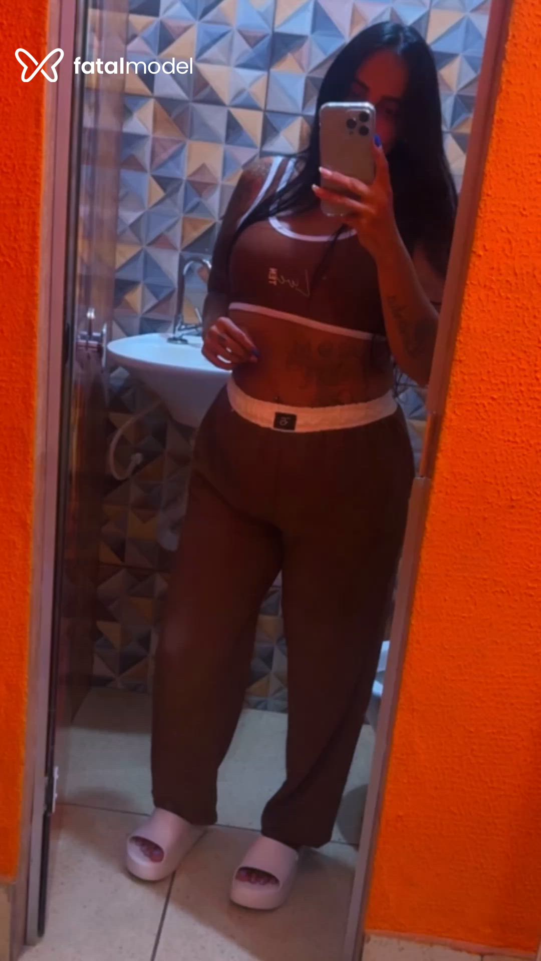Acompanhante mulher morena (o) de olhos castanhos em Morrinhos Acompanhante mulher morena (o) de olhos castanhos em Morrinhos - Morenah