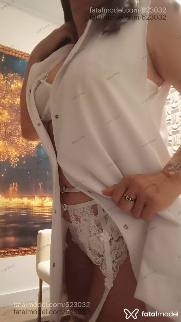 Acompanhante mulher morena (o) de olhos castanhos em Pato Branco Acompanhante mulher morena (o) de olhos castanhos em Pato Branco - Izah Dora