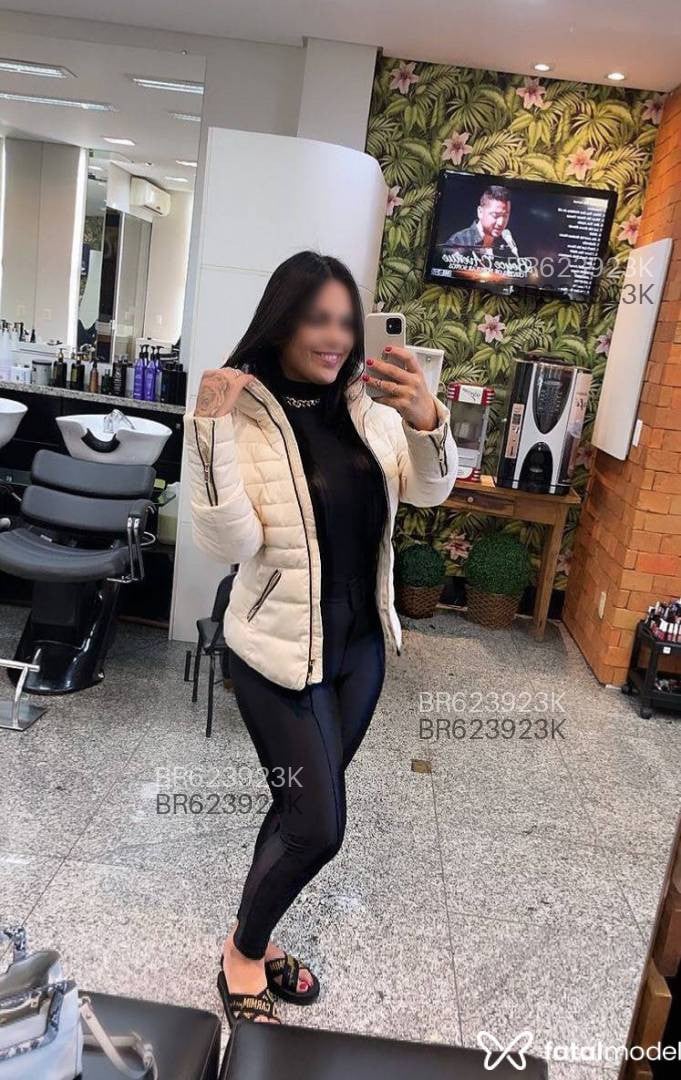 Acompanhante mulher morena (o) de olhos castanhos em Lages - Débora Charallo