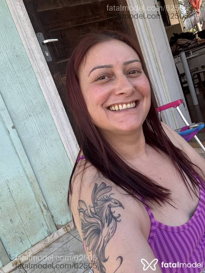 Acompanhante mulher ruiva (o) de olhos castanhos - Silvia
