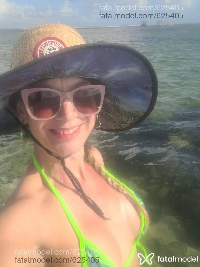 Acompanhante mulher loira (o) de olhos verdes em Gravataí Acompanhante mulher loira (o) de olhos verdes em Gravataí - Greta Santos