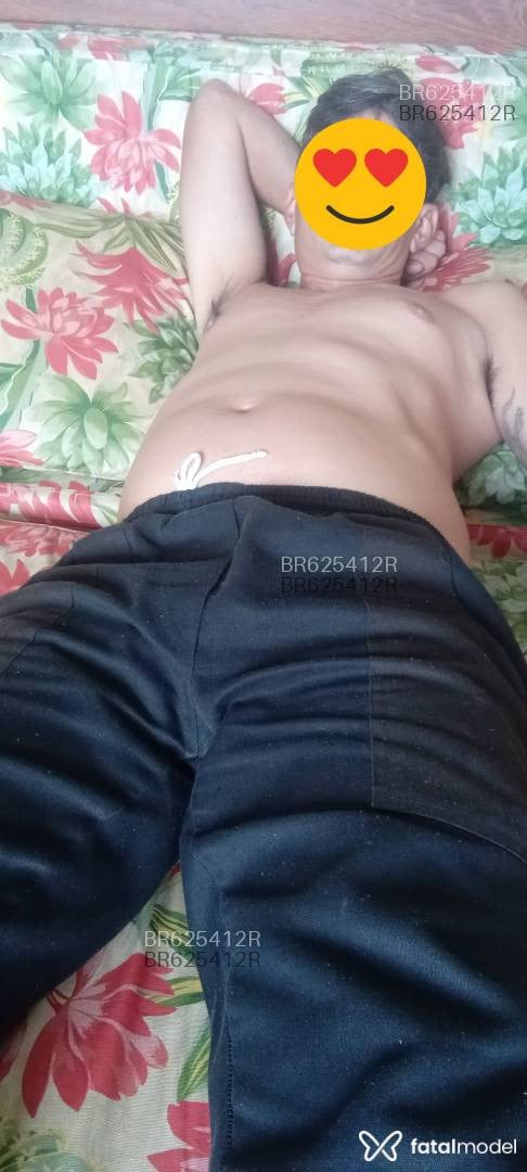 Acompanhante homem morena (o) de olhos castanhos em Florianópolis - Iluminador