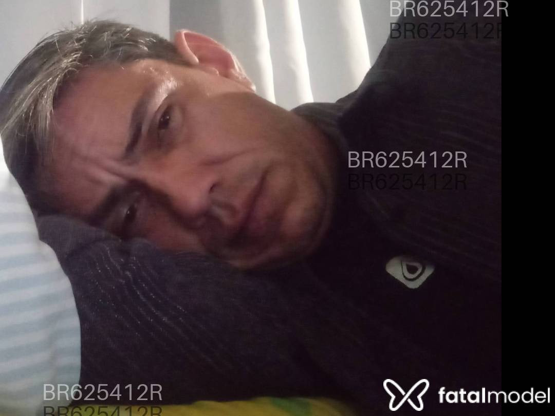 Acompanhante homem morena (o) de olhos castanhos em Florianópolis - Iluminador