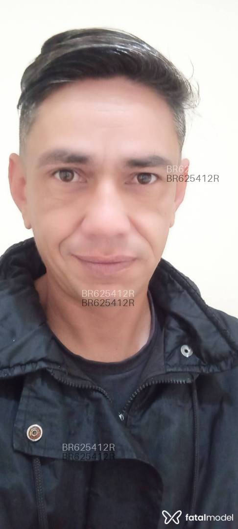 Acompanhante homem morena (o) de olhos castanhos em Florianópolis - Iluminador