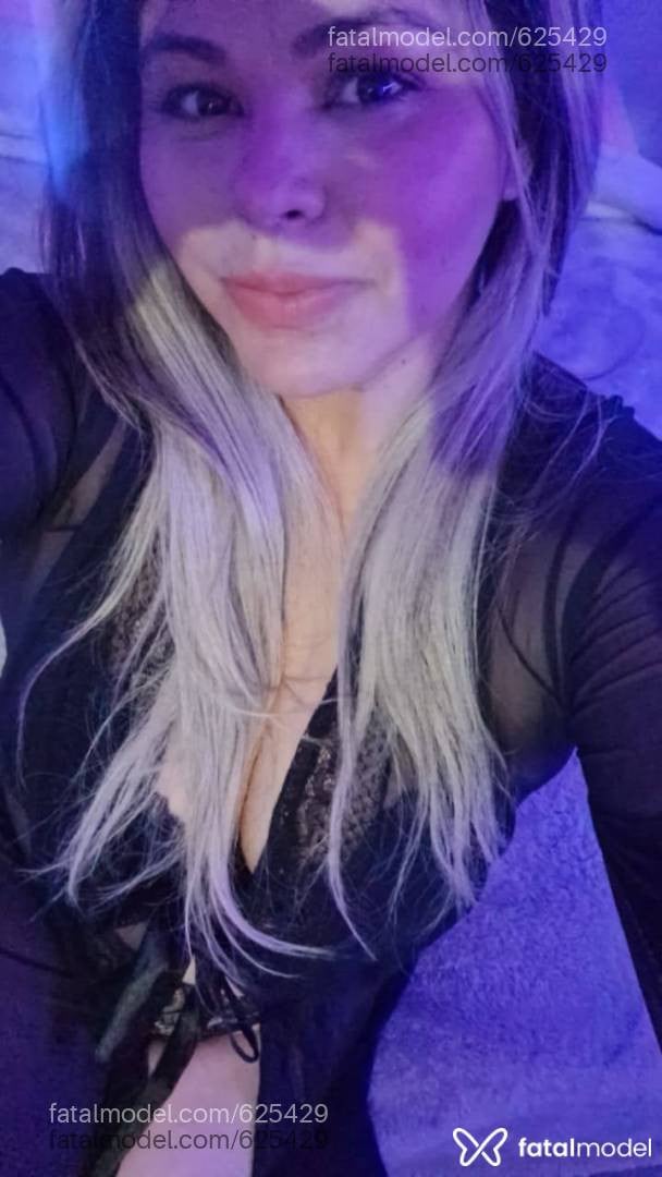 Acompanhante mulher com cabelo castanho de olhos castanhos - Mari Duarte