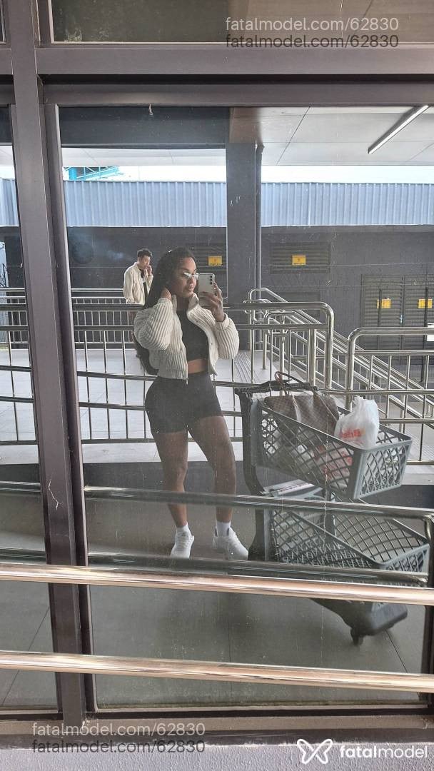 Acompanhante mulher trans morena (o) de olhos pretos - Yasmim indiaaaa