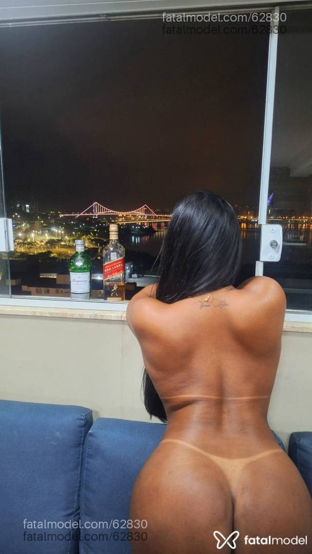 Acompanhante mulher trans morena (o) de olhos pretos - Yasmim indiaaaa