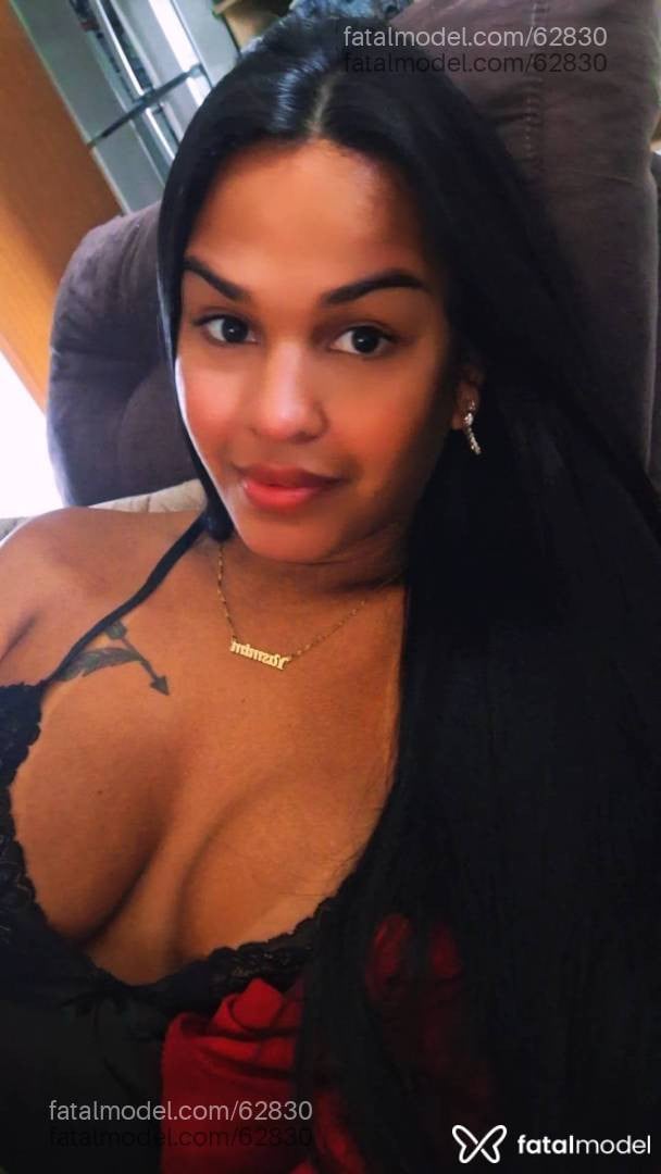 Acompanhante mulher trans morena (o) de olhos pretos - Yasmim indiaaaa