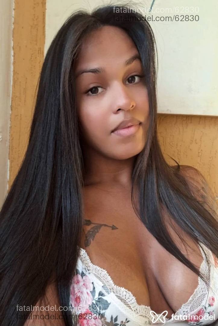 Acompanhante mulher trans morena (o) de olhos pretos - Yasmim indiaaaa