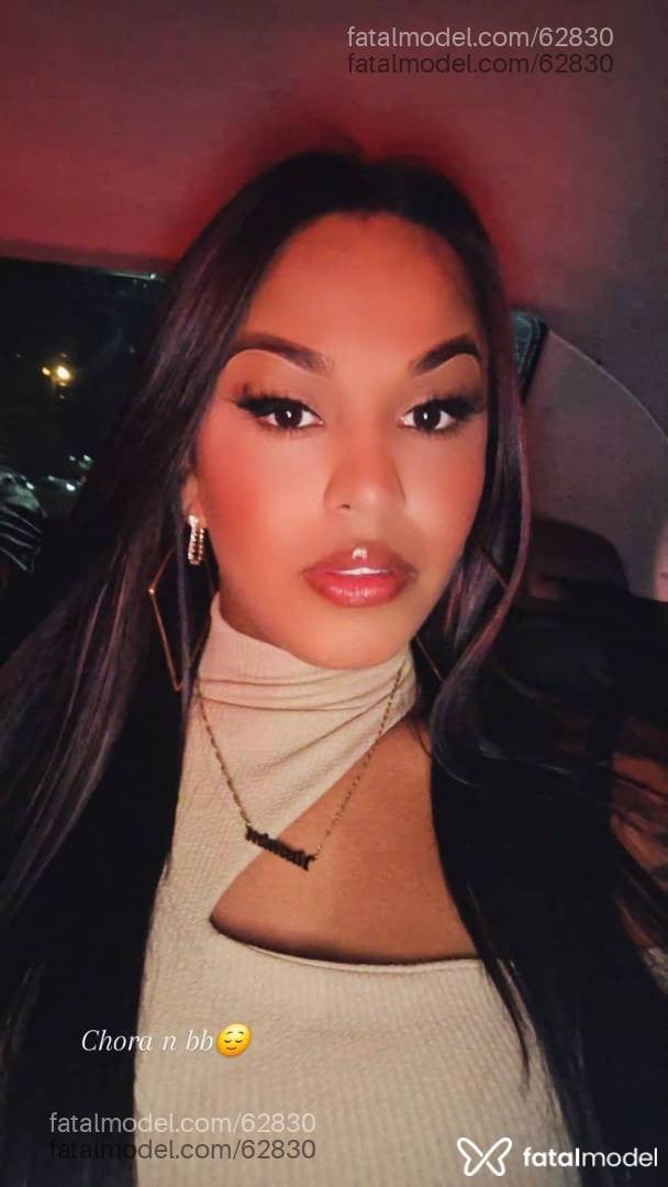 Acompanhante mulher trans morena (o) de olhos pretos - Yasmim indiaaaa