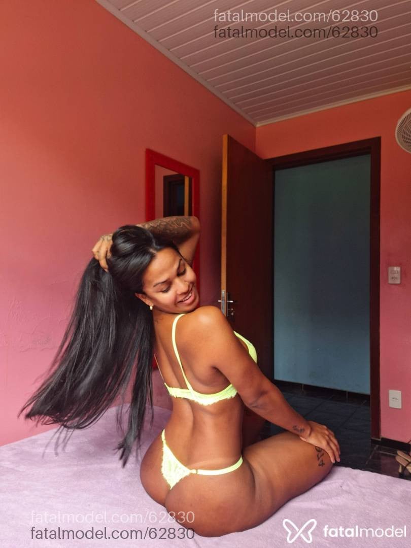 Acompanhante mulher trans morena (o) de olhos pretos - Yasmim indiaaaa