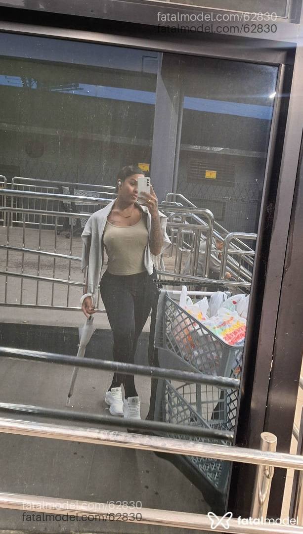 Acompanhante mulher trans morena (o) de olhos pretos - Yasmim indiaaaa