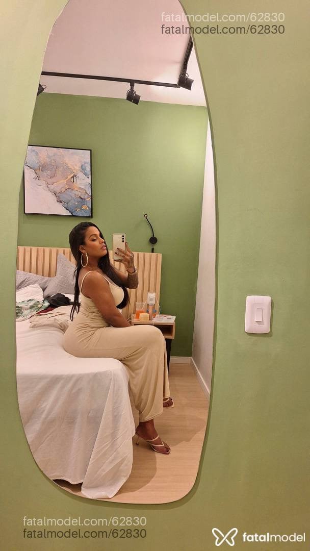 Acompanhante mulher trans morena (o) de olhos pretos - Yasmim indiaaaa