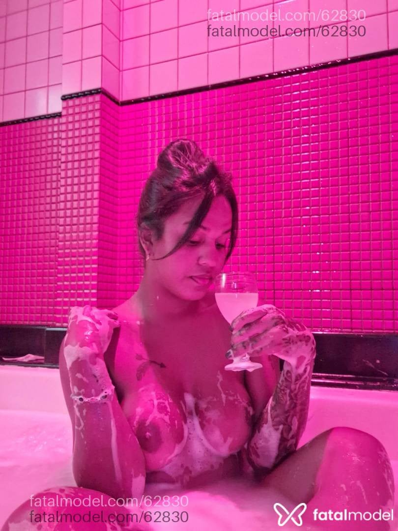 Acompanhante mulher trans morena (o) de olhos pretos - Yasmim indiaaaa