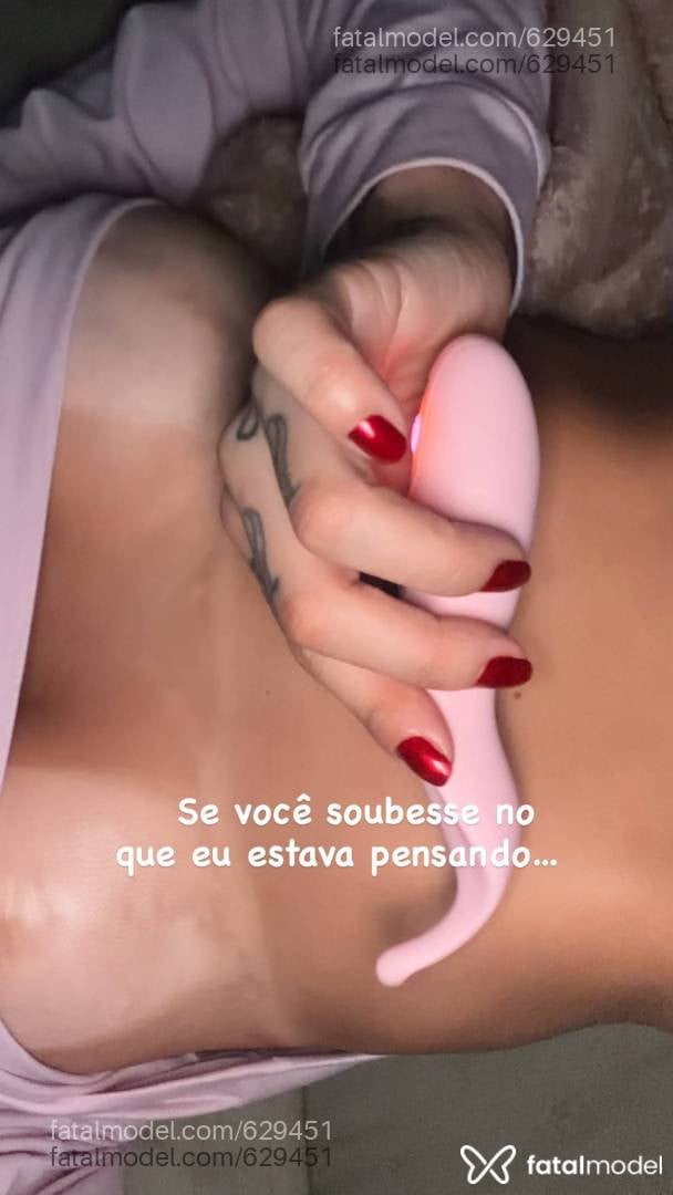 Acompanhante mulher com cabelo castanho de olhos castanhos - Vitória Baroni