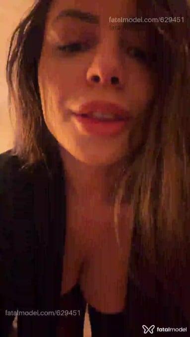 Acompanhante mulher com cabelo castanho de olhos castanhos em Cascavel - Vitória Baroni