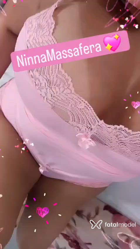 Acompanhante mulher loira (o) de olhos pretos - NINNA MASSAFERA
